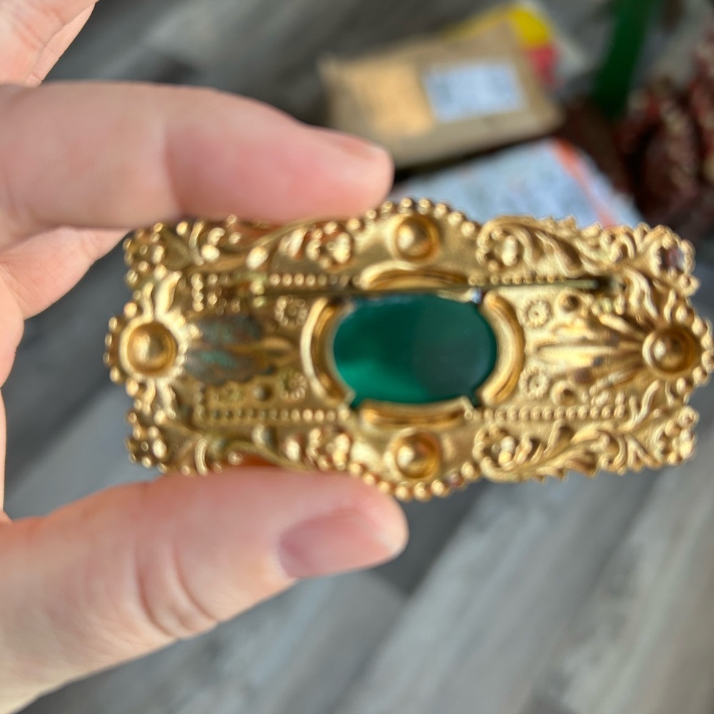 Egyptian gold ornate vintage 1940’s brooch - Picture 9 of 9